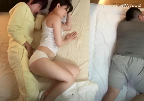 Nam sinh nửa đêm nứng quá đòi địt trộm mẹ kế trẻ